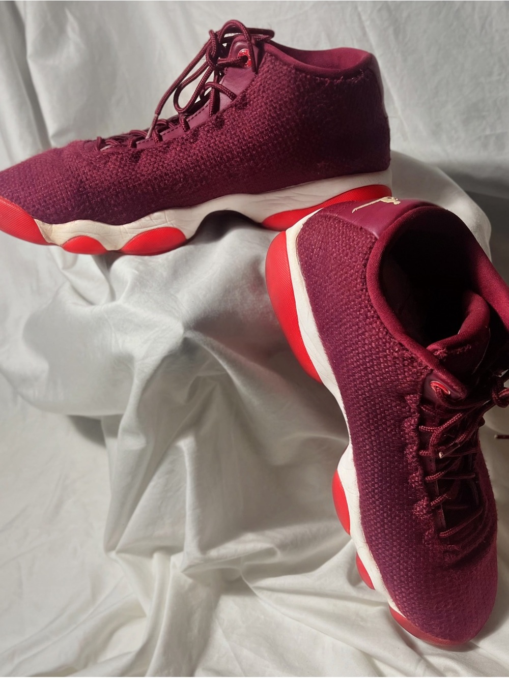 Air Jordan Horizon Low in the "Night Maroon" colorway. Men’s Size 11 1/2.